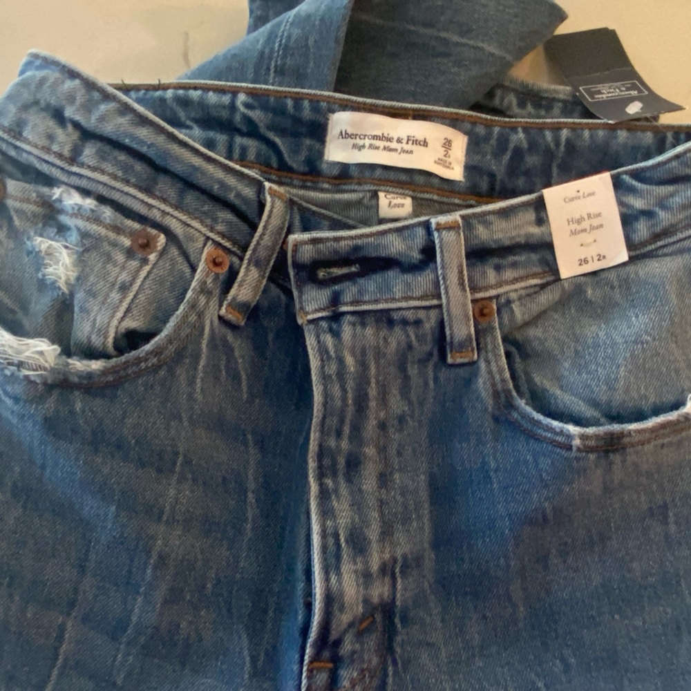 NWT Abercrombie and Fitch Curve Love High Rise Mom Jean